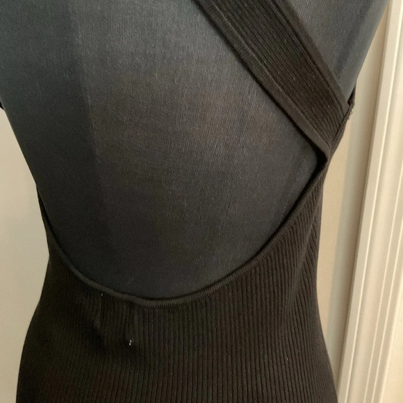 🤍 Rib Knit V-Neck Crosses Back Dress - Picture 7 of 7